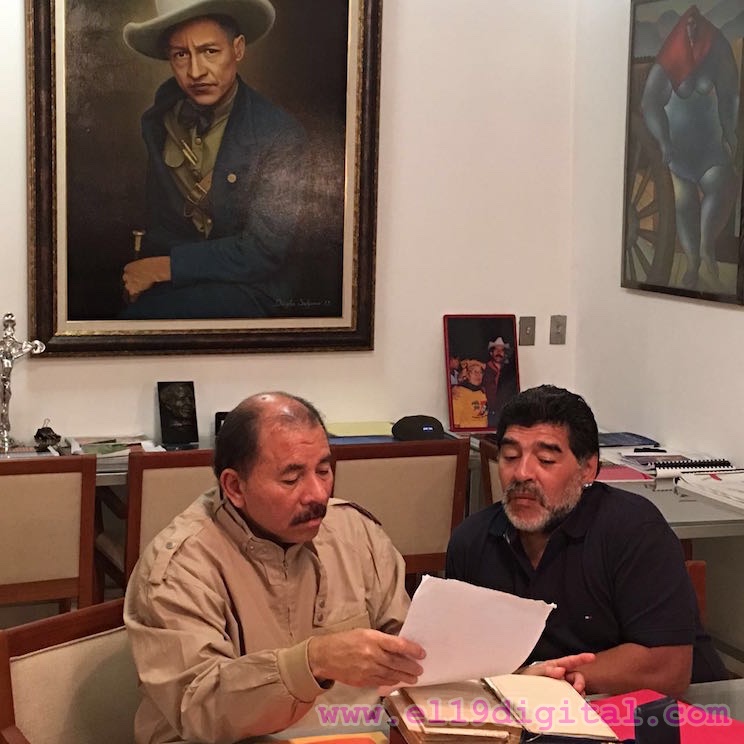 Presidente Daniel Ortega impone Orden Augusto C. Sandino a Diego Armando Maradona